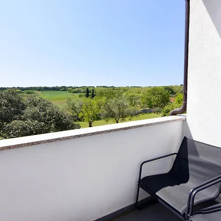 Peaceful Flat Surrounded By Nature Savudrija